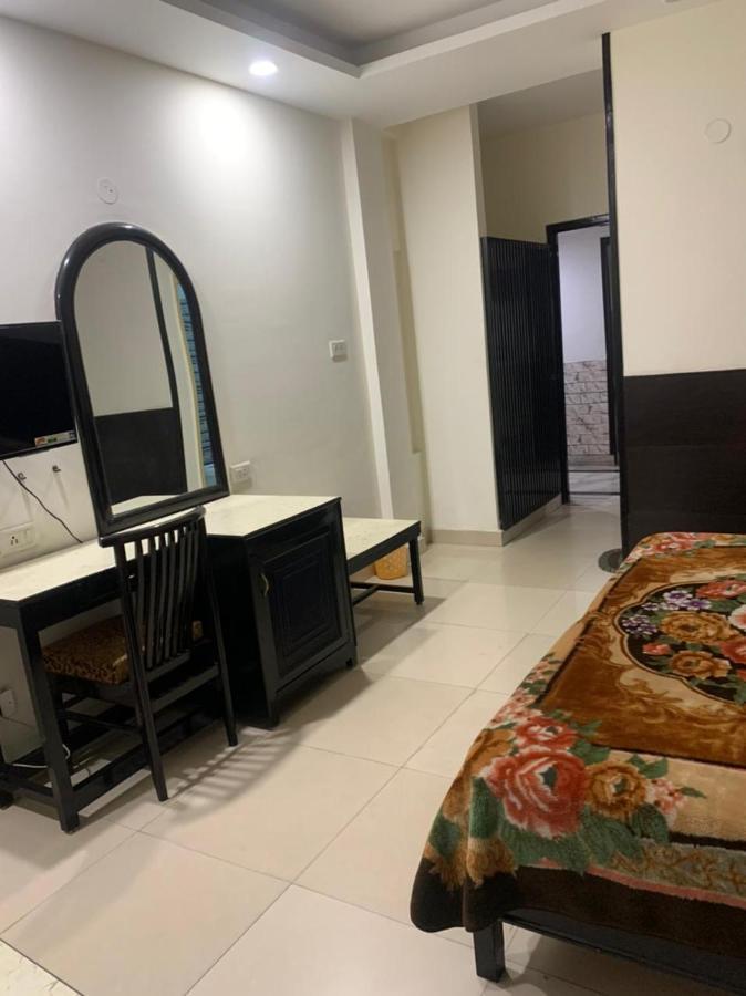 Hotel Raman'S Jagādhri エクステリア 写真
