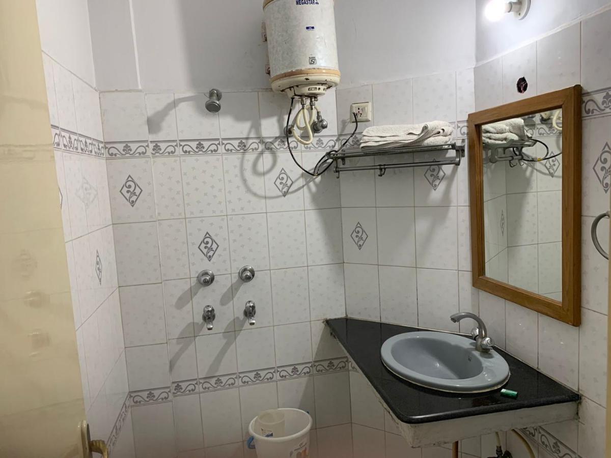 Hotel Raman'S Jagādhri エクステリア 写真
