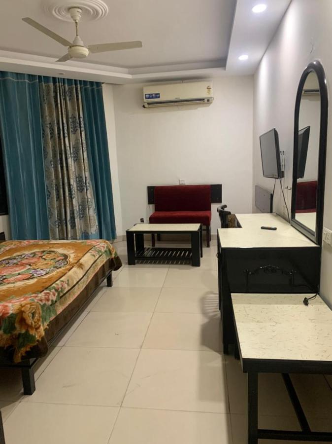 Hotel Raman'S Jagādhri エクステリア 写真