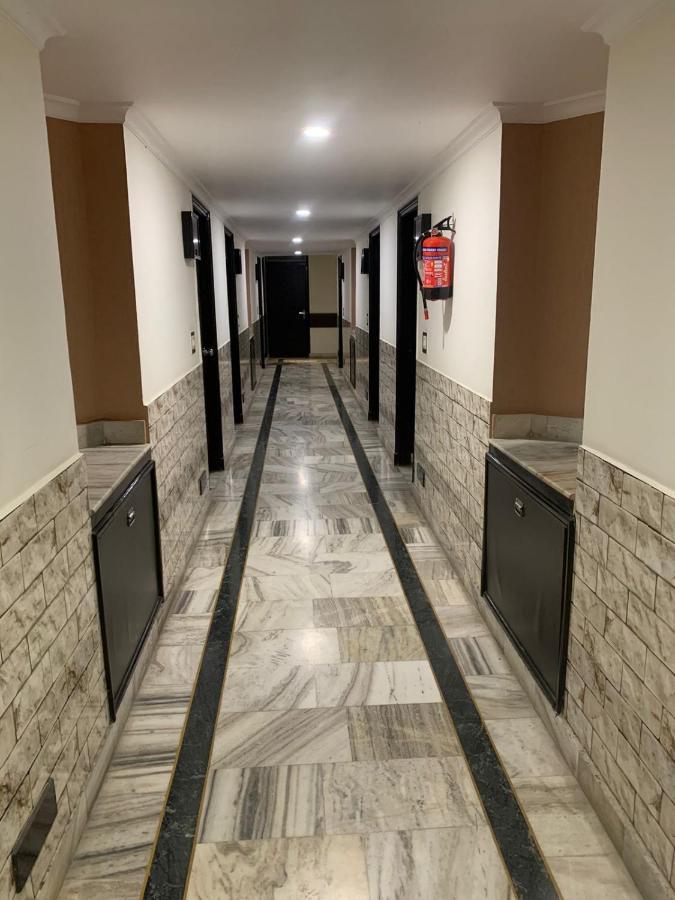 Hotel Raman'S Jagādhri エクステリア 写真
