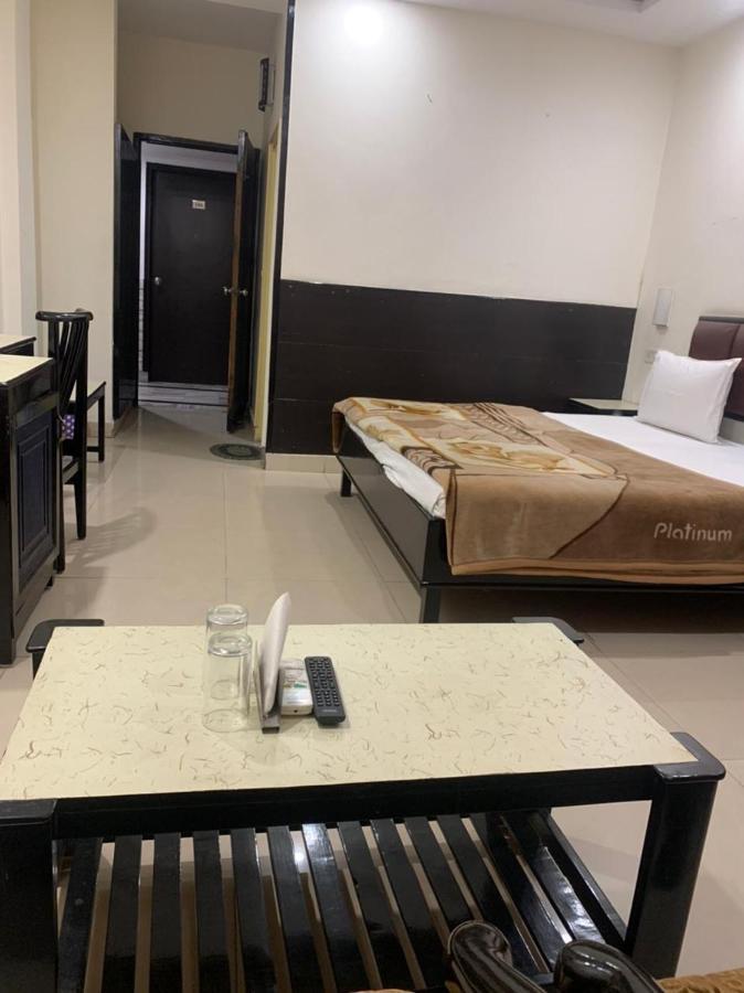 Hotel Raman'S Jagādhri エクステリア 写真