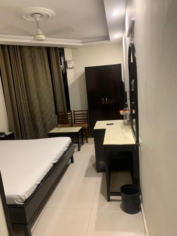 Hotel Raman'S Jagādhri エクステリア 写真