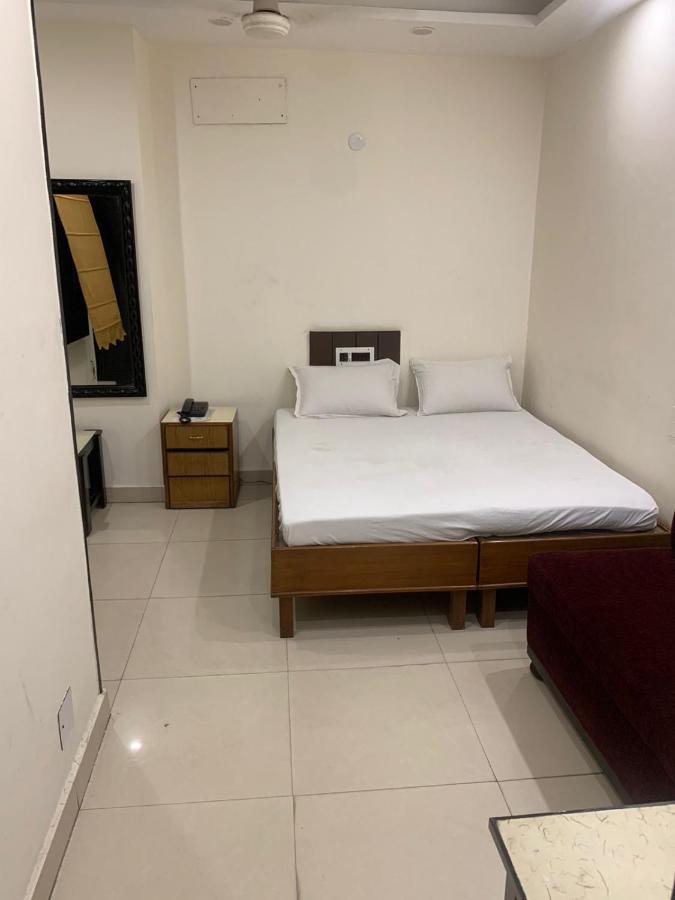 Hotel Raman'S Jagādhri エクステリア 写真